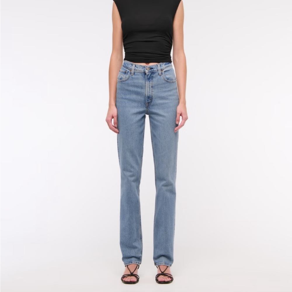 A&F 90s Straight Ultra High Rise 0 short